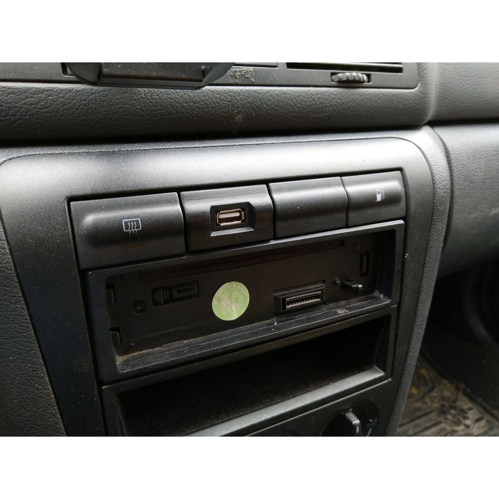 USB Charger Button Panel Replacement for 1996 Škoda Octavia