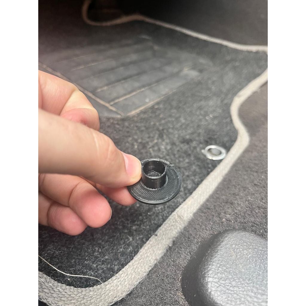 Floor mat locker for 2008 Hyundai Santa Fe