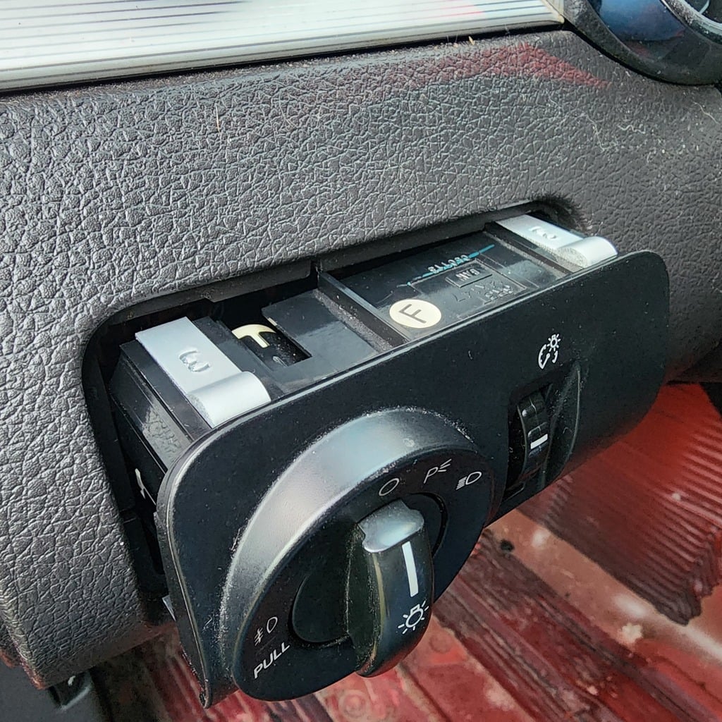 Headlight Switch Spring Clip for 2005 Ford Mustang