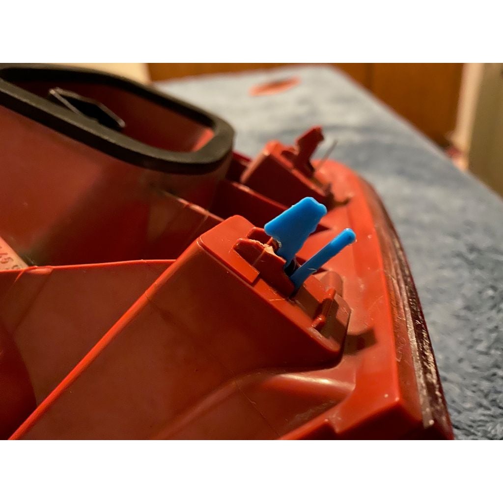 Tail Light Clip for 2005 Volkswagen Passat