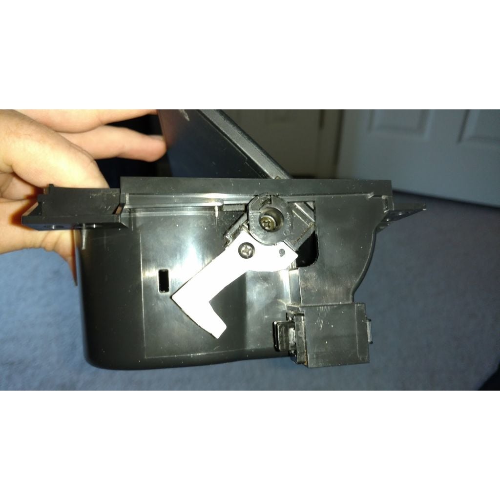 Cup Holder Door Latch for 2006 Infiniti G35