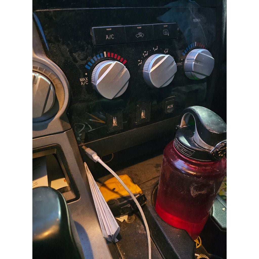 Aftermarket USB Port Adapter for 2008 Toyota Tundra