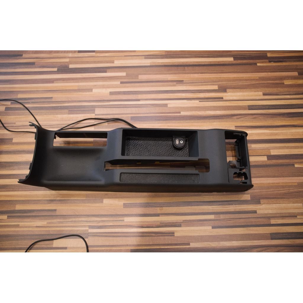 USB/AUX Holder for 1994 Audi A4