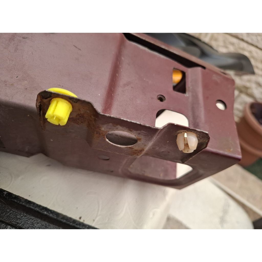 Fog Light Clip for 1994 Subaru Legacy