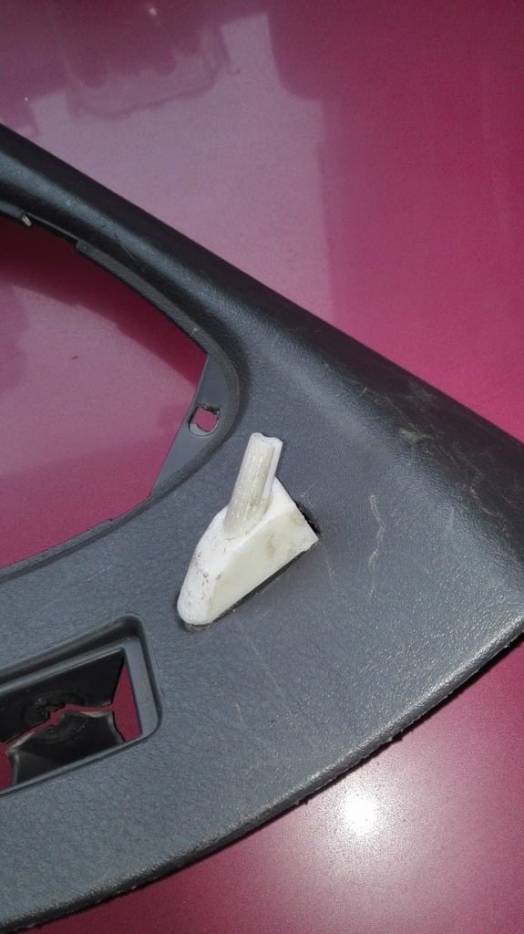 Luggage Cover Hold Clamp for 2000 Volvo V40