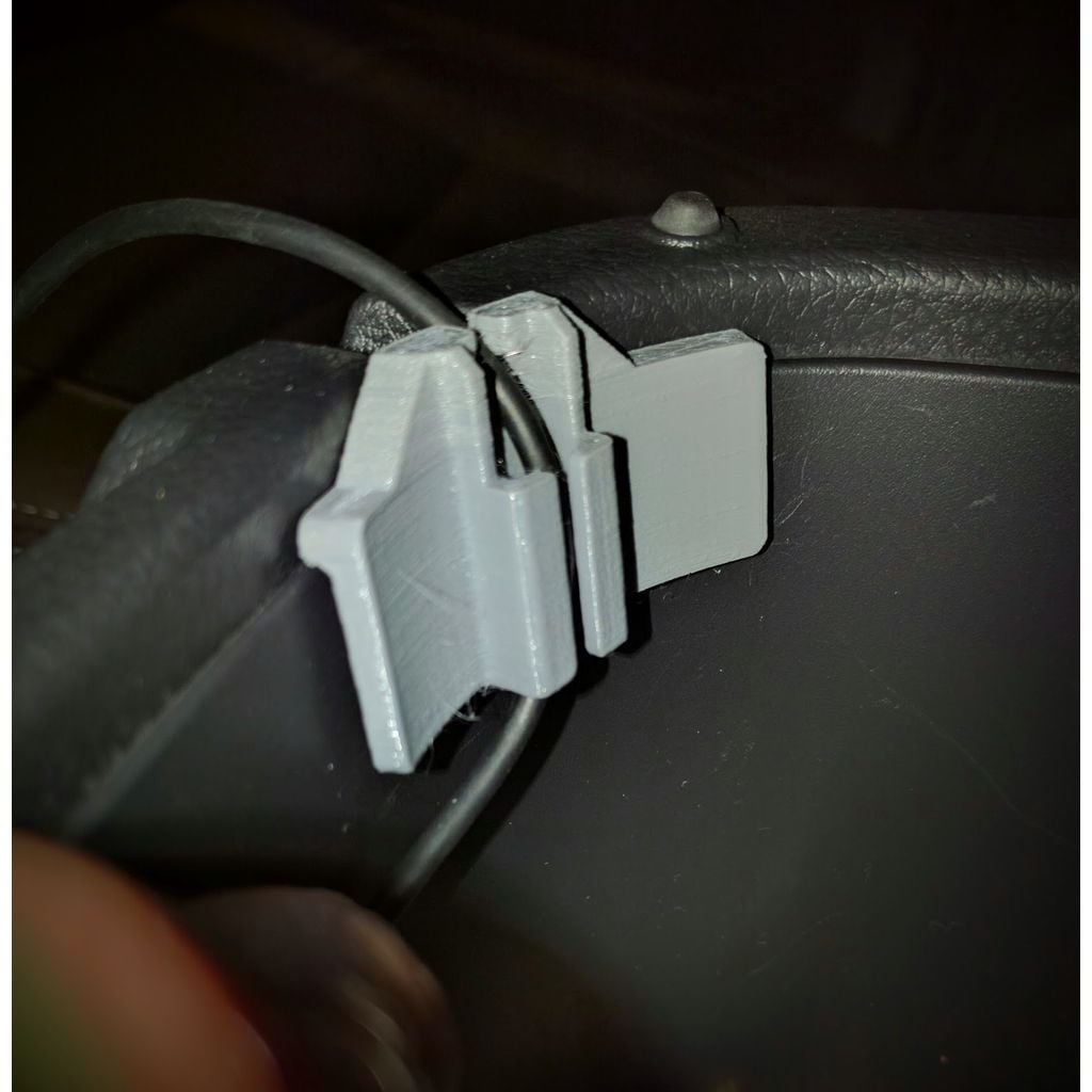 Center Console Cable Holder for 2016 Nissan Navara