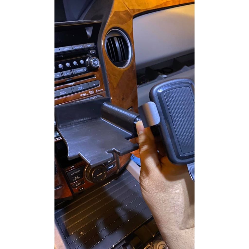 Phone holder and charger for 2013 Honda Pilot