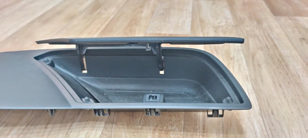 Top Storage Latch for 2005 Ford Focus