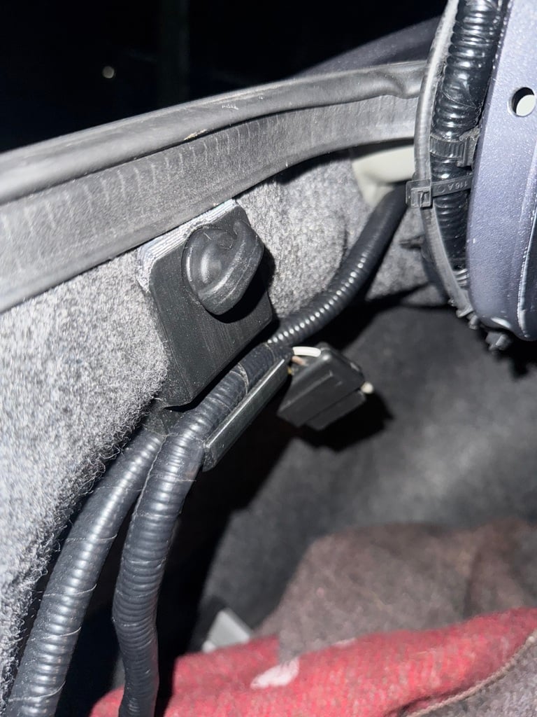 Trunk Trailer Wire Bracket