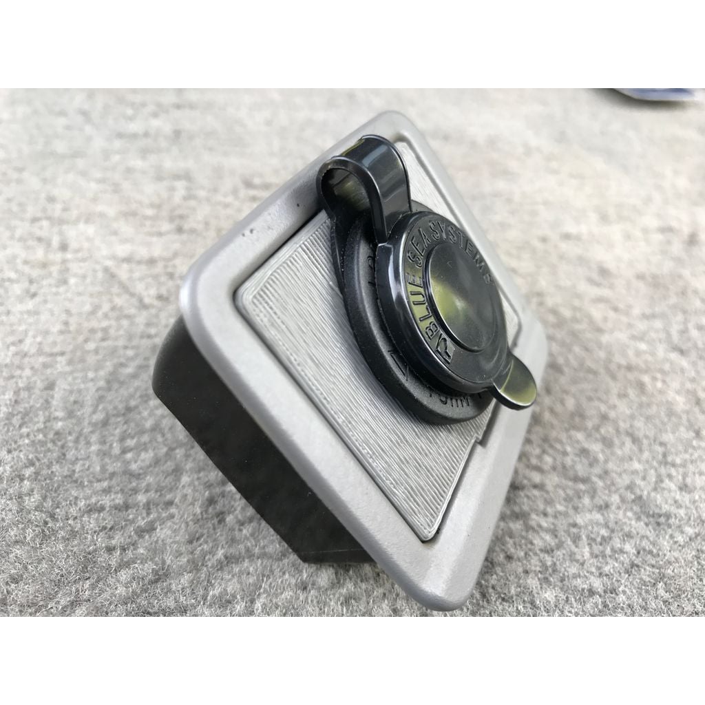 12V Outlet Mount for 2007 Toyota Land Cruiser